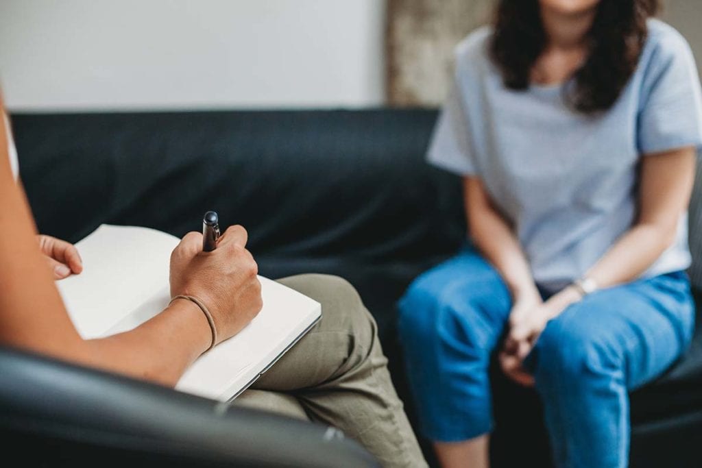 A woman talks to her therapist during cognitive behavioral therapy